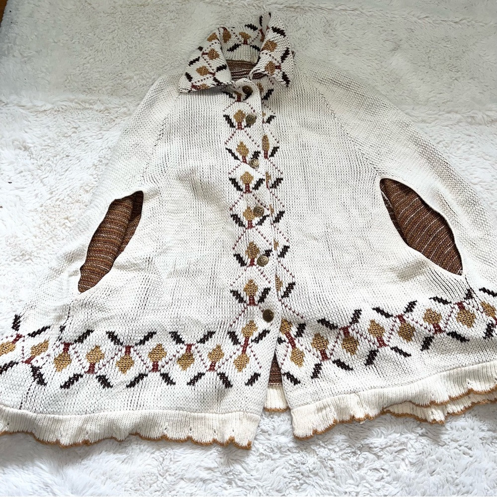 Sturbridge Vintage 1970s Knit Poncho Cape Scandenavian Hippie Western One Size!